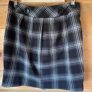 Juniors SIZE 11 -  iZ Black & Gray Plaid Knee Length Skirt